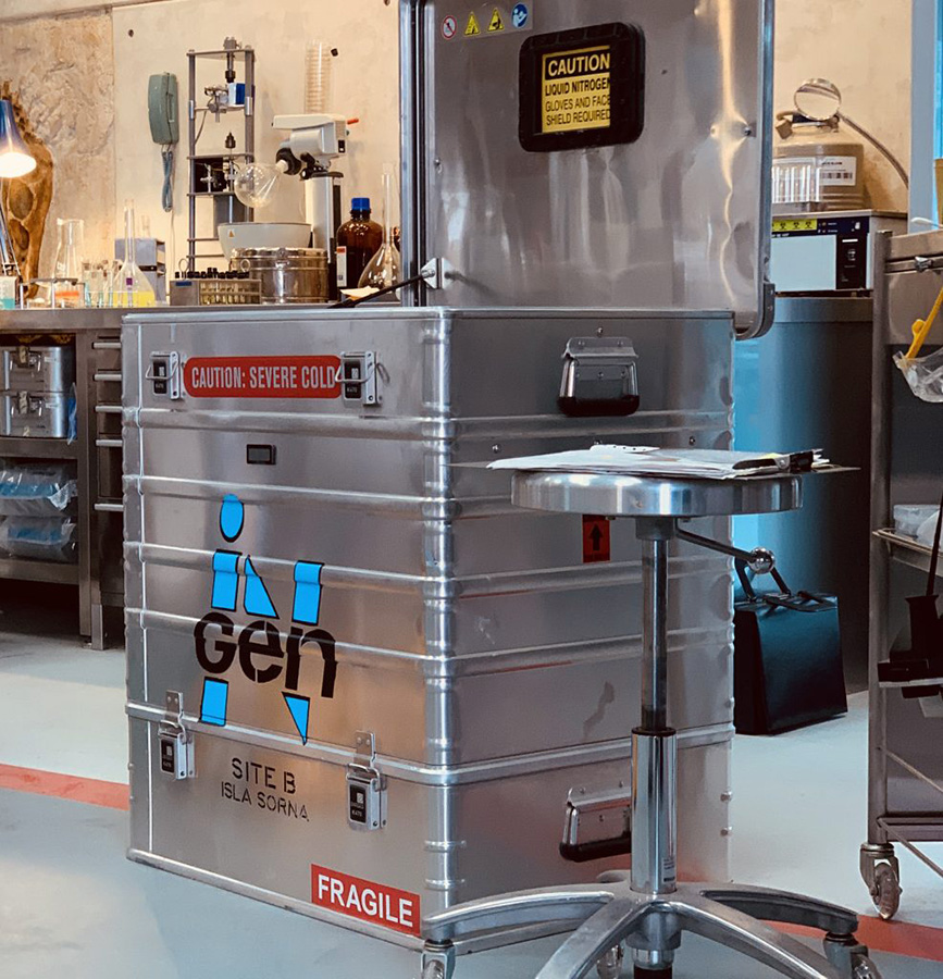 The image shows a lab and a cold storage container labeled with “InGen” and “Site B Isla Sorna” on the front.